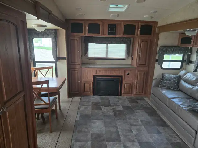 2016 Forest River FLAGSTAFF 8528 REWS in Travel Trailers & Campers in St. Albert - Image 11