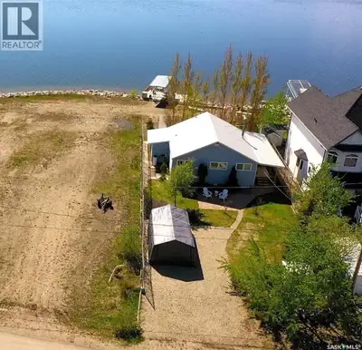 This charming 3-season lakefront cabin offers breathtaking sunset views on the lake. The property ov...