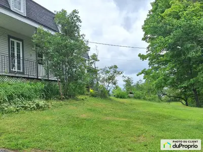 Située à La Minerve dans les Laurentides, à quarante minutes de Mont-Tremblant, dix-huit minutes du...