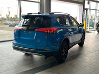 ADAPTIVE CRUISE CONTROL, NAVIGATION SYSTEM, LANE DEPARTURE WARNING Elegance meets efficiency in this... (image 8)