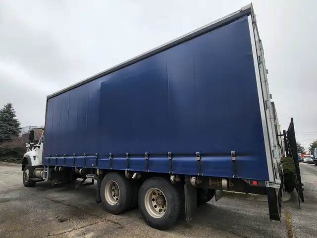 2015 International 7500 25.5' Curtain Side, Allison Auto, Tandem in Heavy Trucks in Calgary - Image 5