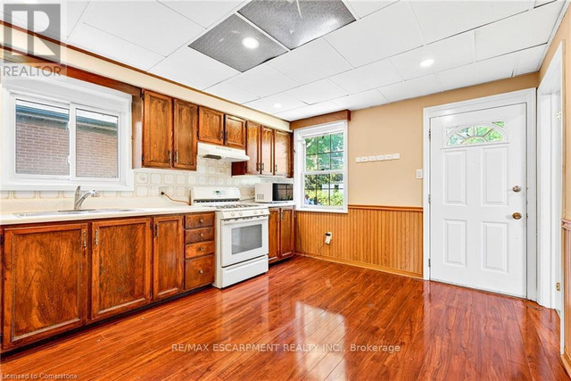 111 LELAND STREET Hamilton (Ainslie Wood), Ontario in Houses for Sale in Hamilton - Image 4
