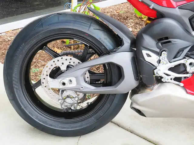2025 Ducati Panigale V4 S Ducati Red in Sport Bikes in Cambridge - Image 11