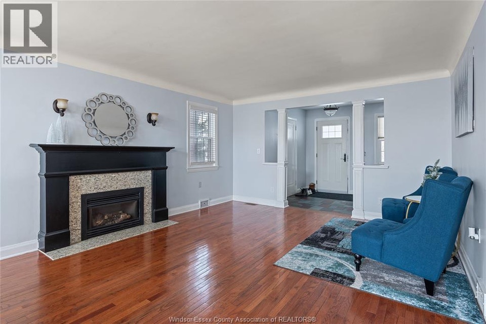 282 ROSSINI Unit# UPPER Windsor, Ontario 5