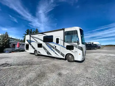 Key Features & Specs: • Model: Thor Motor Coach Hurricane 29M • Condition: Used – Excellent / Like N...