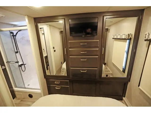2022 Jayco Greyhawk 29MV Classe C VR/RV Crics Hydrauliques + Sol in RVs & Motorhomes in Laval / North Shore - Image 20