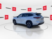 Thornhill Toyota Proudly Presents This White 2024 Toyota Highlander Hybrid with XLE AWD Package, Fea... (image 6)