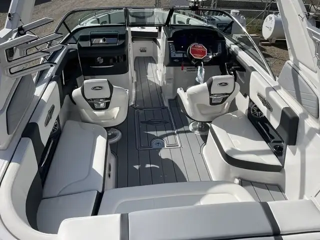 2023 Chaparral 26 Surf - BOAT SHOW SEASON SALE! in Powerboats & Motorboats in Saskatoon - Image 13