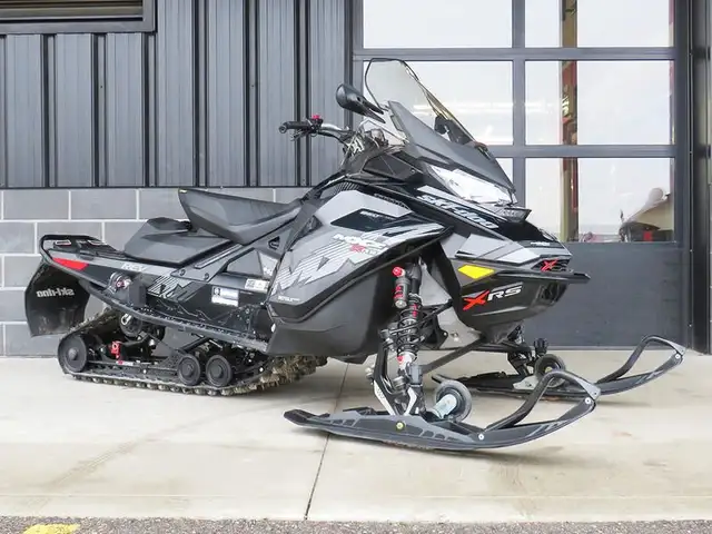 MXZ X-RS Rotax 850 E-TEC Black in Snowmobiles in Cambridge - Image 8