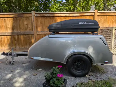 "Cadillac" of small cargo trailers. Large capacity, tons of space. Automotive finish. Thule attachme...