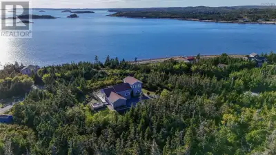 This year round retreat offers peace and serenity and yet not too far from the madding crowd. Amazin...