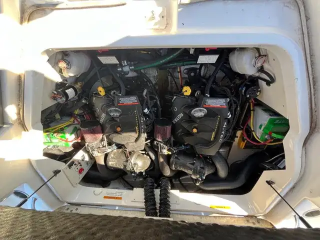 2019 DIVERS/AUTRES CHAPARRAL VRX2430 in Powerboats & Motorboats in Lac-Saint-Jean - Image 9