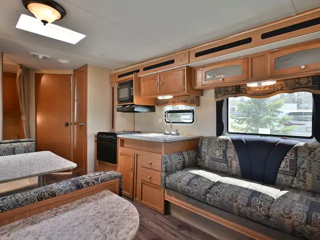 2010 Lite 28GGS in Travel Trailers & Campers in St. Albert - Image 12