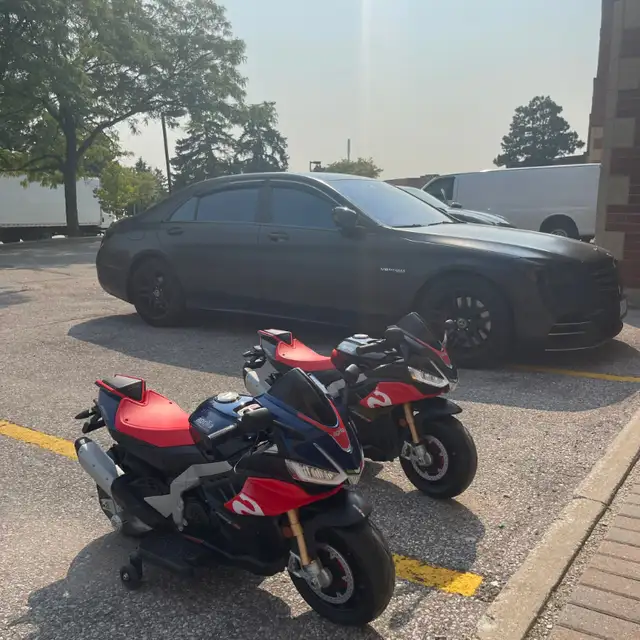 12V & 24V APRILIA RACE MOTORCYCLE BIKE FOR KIDS! RUBBER WHEELS in Toys & Games in Markham / York Region - Image 3