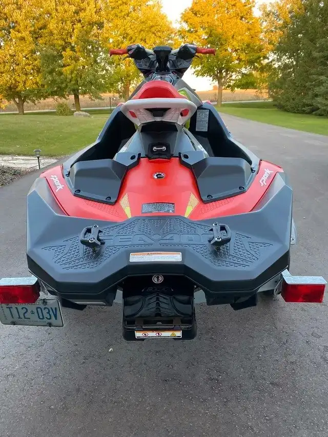 2020 SEADOO SPARK TRIXX 3UP (FINANCING AVAILABLE) in Personal Watercraft in Strathcona County - Image 6