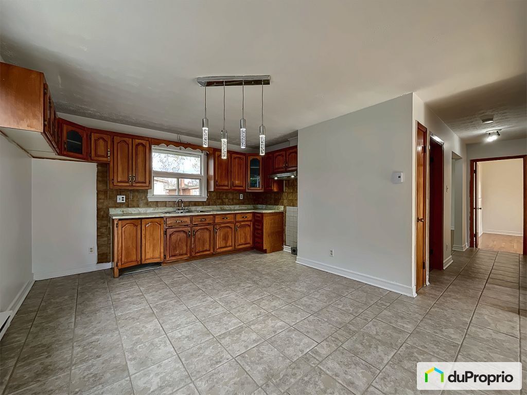 $408,000 - Bungalow for sale in Sherbrooke (Mont-Bellevue) — photo 2