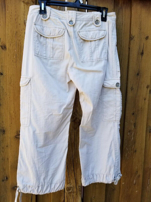 CLUB MONACO Ladies Capris Pants - Size 4 - LIKE BRAND NEW! in Women's - Bottoms in Mississauga / Peel Region - Image 3