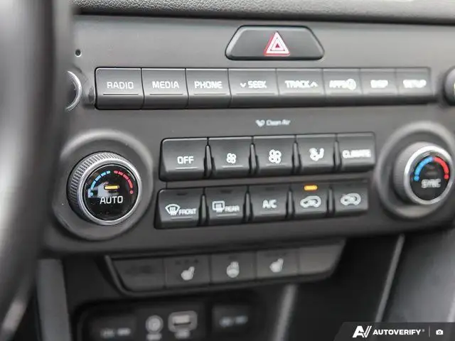 2020 Kia Sportage EX AWD | Apple CarPlay | Blind Spot in Cars & Trucks in London - Image 24