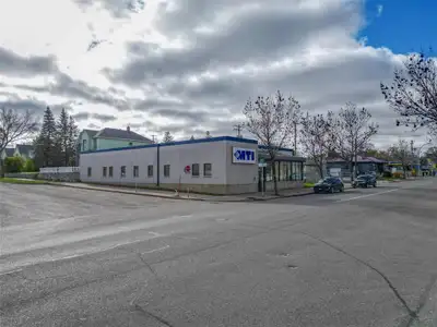 A05//Brandon/Rare opportunity to purchase an established business which includes building, property,...
