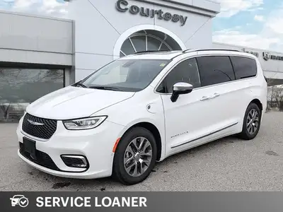 This 2023 Chrysler Pacifica Hybrid Pinnacle boasts a luxurious Black w/Black & Caramel leather inter...