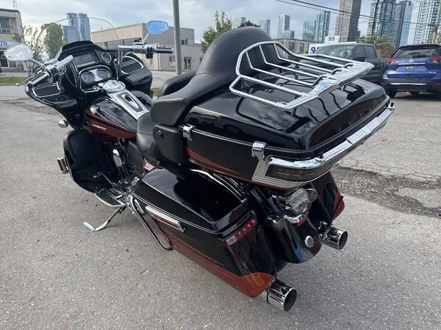 2015 Harley-Davidson CVO Road Glide ~ SUPER CLEAN ~ 110CI ~ ROAD in Sport Touring in City of Toronto - Image 7
