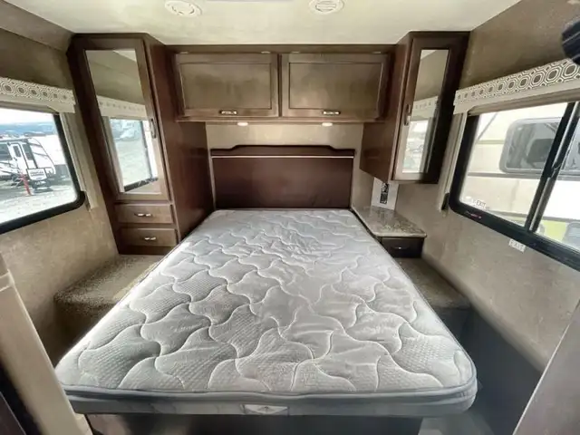 2020 Thor Motor Coach Chateau 28Z in RVs & Motorhomes in Kamloops - Image 12