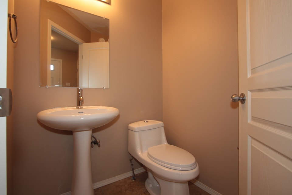 Southend Sask Townhouse with Garage! 4