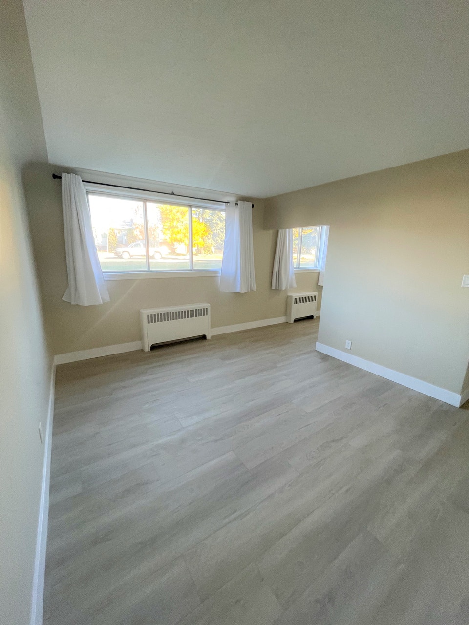 Modern 2 Bedroom 1 Bath Suite - HEAT INCLUDED starting at $1095 4