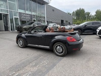 La Volkswagen Beetle 2016 est une voiture compacte emblématique qui allie le style légendaire de la... (image 8)