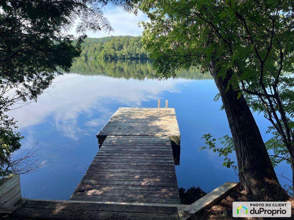 $735,000 - Cottage for sale in St-Mathieu-Du-Parc — photo 1