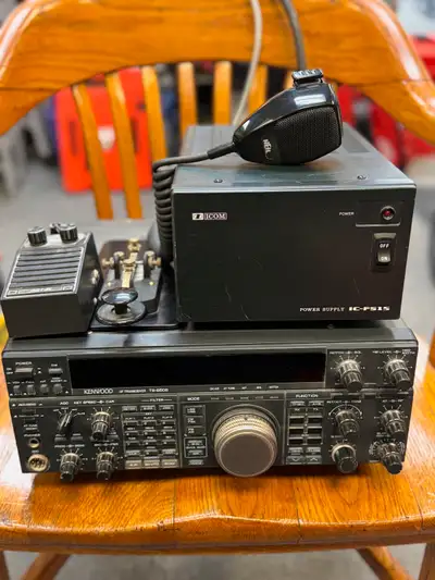 Kenwood TS-850S HF Transceiver With Power supply and accessories ! Frequency range: TX: 10-160 m + W...