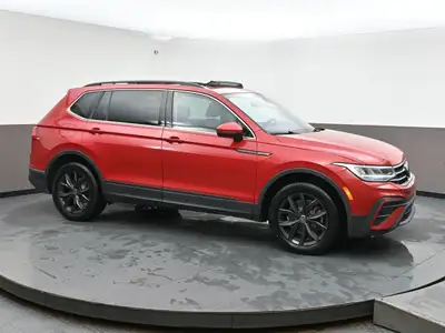 SUNROOF, LEATHERETTE, BLIND SPOT MONITORING,LANE DEPARTURE WARNING Engine: 4 Cylinder Engine 2.0L L/...