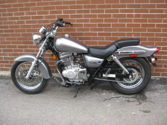 2010 Suzuki GZ250 Marauder in Street, Cruisers & Choppers in City of Toronto - Image 9