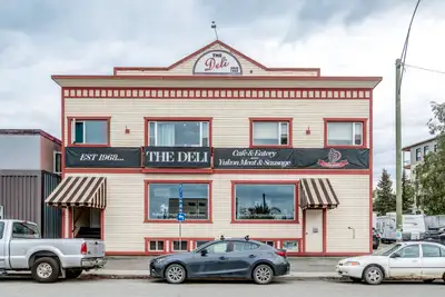 $1,250,000 ~ Downtown 203 Hanson Street ~ *7,400 sqft Commercial Building *9,991 sqft Lot *Lots of P...