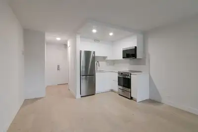 modern 2nd floor studio apartment, September 1st - ID 3215