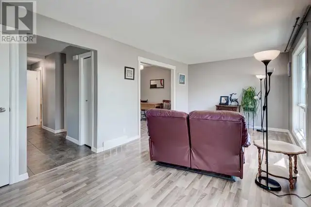 43, 5425 Pensacola Crescent SE Calgary, Alberta62864758598147123