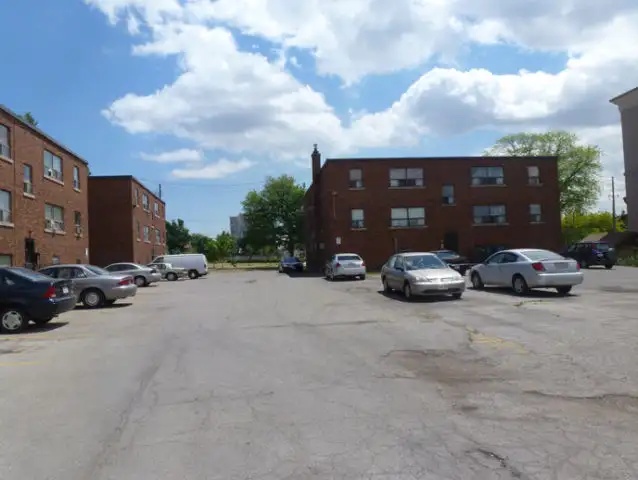 1 BEDROOM AVAILABLE CLOSE TO DOWNTOWN HAMILTON! in Long Term Rentals in Hamilton - Image 3