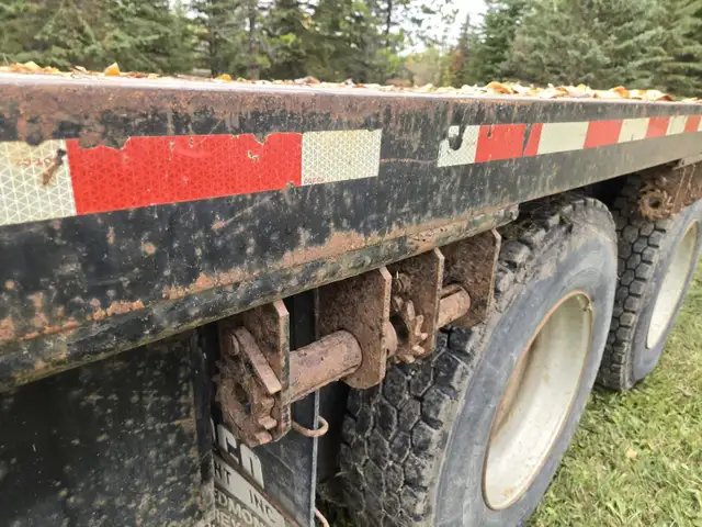 1990 Ford T/A Day Cab Picker Truck L8000 in Heavy Trucks in Calgary - Image 37