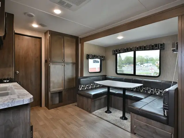 2018 Lantern 300TQ in Travel Trailers & Campers in St. Albert - Image 9
