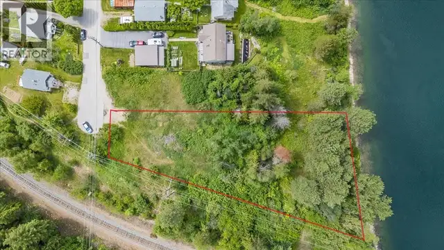 1101 1st Street Lot# Lot B Castlegar, British Columbia in Land for Sale in Nelson - Image 2