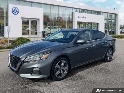 This Nissan Altima boasts a Regular Unleaded I-4 2.5 L/152 engine powering this Variable transmissio...