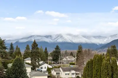 2 Year old condo with a view! This is a beautiful 2 bedroom, 2 bath is in the heart of Chilliwack. T...