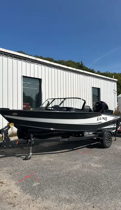 MLM - Muskoka Region The 1875 Crossover XS is the ideal combination of an 18-foot fish and ski boat....
