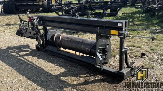HONEYBEE HONEY BEE Combine Header Adapter in Farming Equipment in Edmonton - Image 6