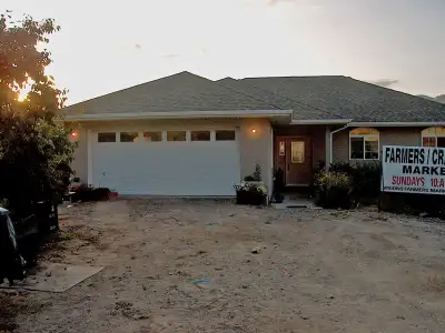 LOCATION --LOCATION--LOCATION PRITCHARD BC Kamloops area. B.C. Banana Belt. 8.5 acre Income generati...