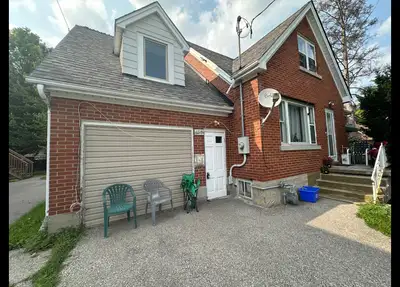 2 Bedroom Apartment In The Eastwood District! (Unit 1) Welcome to 158 Sheldon Avenue West! This spac...