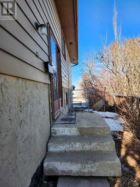 55 Beaconsfield Crescent NW Calgary, Alberta in Houses for Sale in Calgary - Image 2