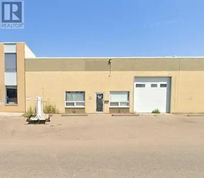 Industrial space for lease at 846 16 Street SW, Medicine Hat, in the SW Industrial area. This 4,500...