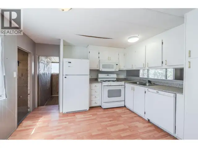 5469 SAUNDERS CRESCENT 103 Mile House, British Columbia in Houses for Sale in 100 Mile House - Image 4