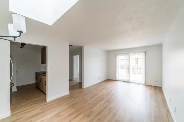 Recently renovated townhomes in NW Edmonton | Enjoy the playgrou in Long Term Rentals in Edmonton - Image 18